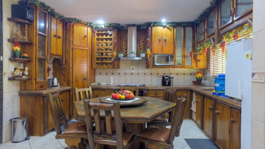 4 Bedroom Property for Sale in Safari Gardens North West